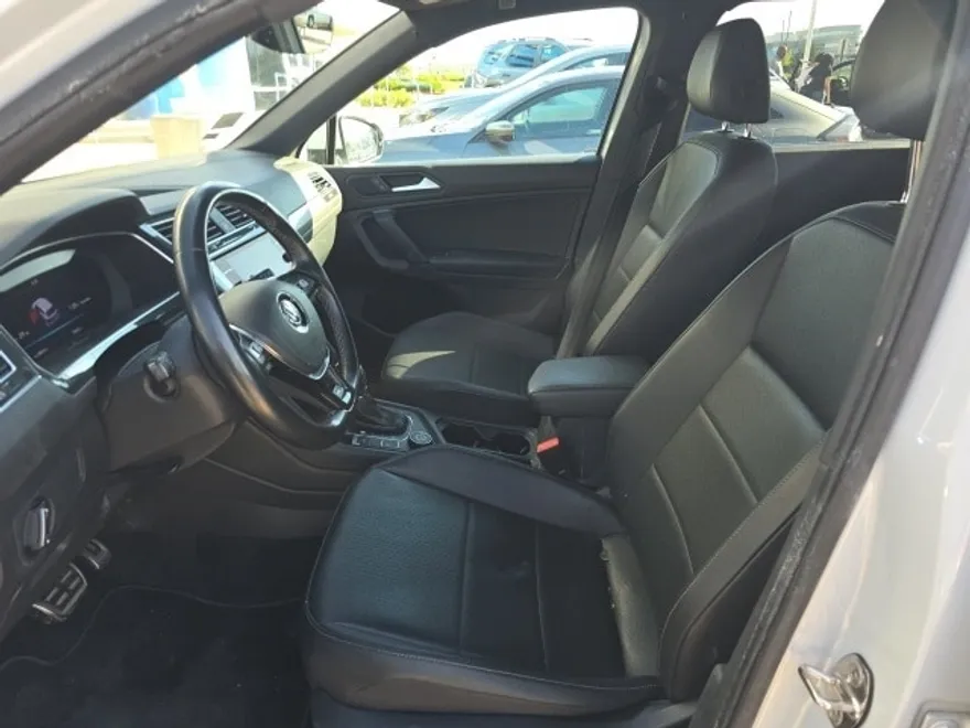 2019 Volkswagen Tiguan SEL photo 1