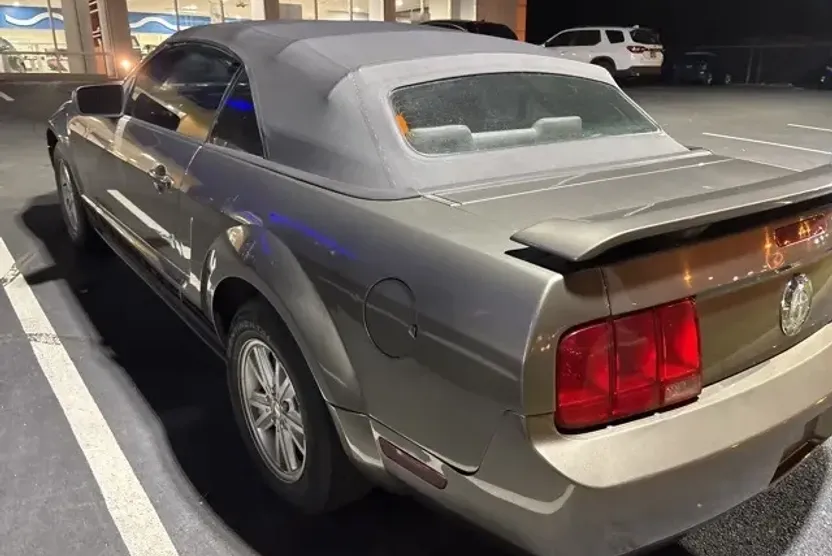 2005 Ford Mustang V6 photo 1