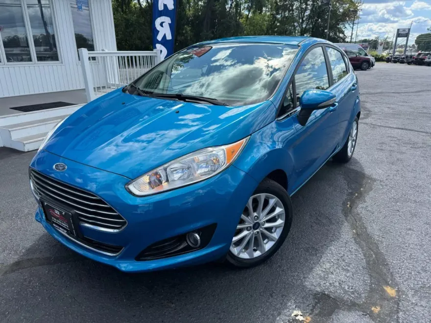 2017 Ford Fiesta Titanium photo 1
