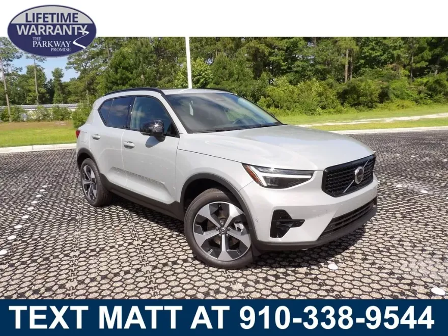 2026 Volvo XC40 Plus photo 1