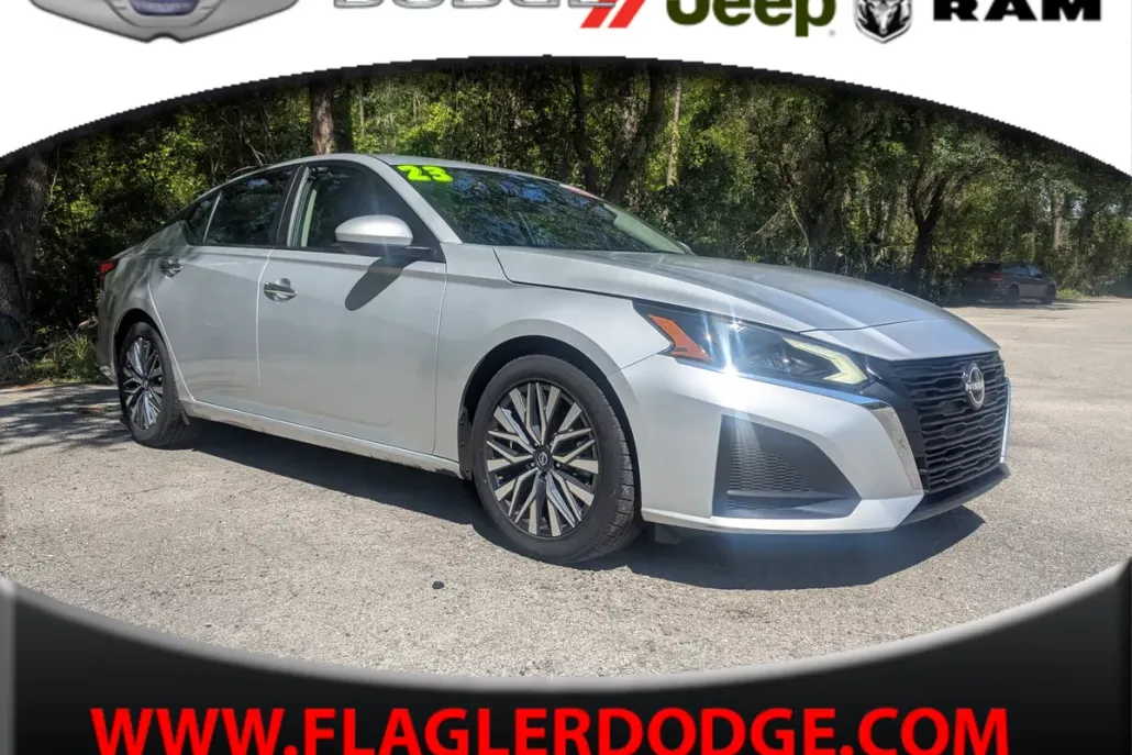 2023 Nissan Altima 2.5 SV photo 1