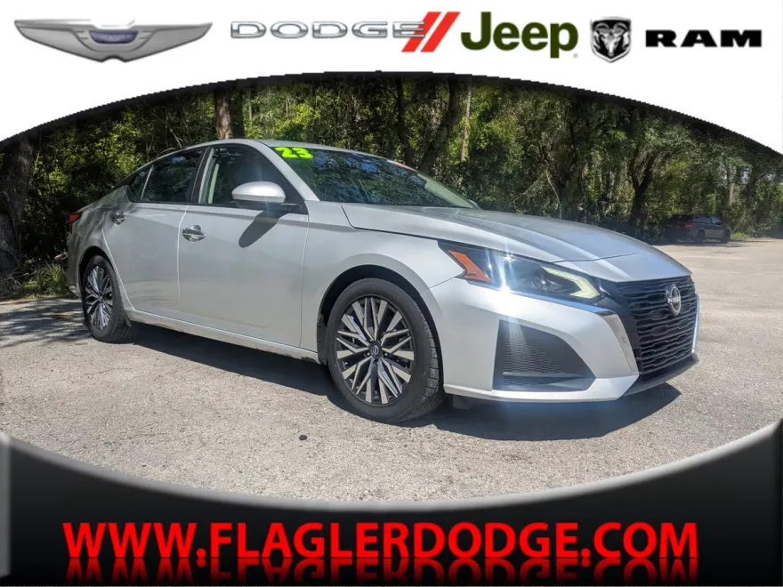 2023 Nissan Altima 2.5 SV photo 1