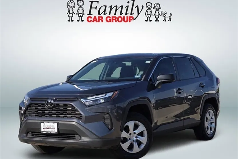 2023 Toyota RAV4 LE photo 1