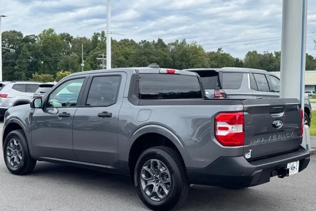 2025 Ford Maverick XLT photo 1