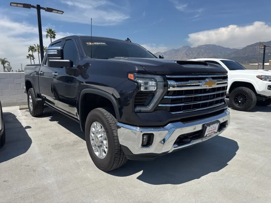 2024 Chevrolet Silverado 3500HD LTZ photo 1