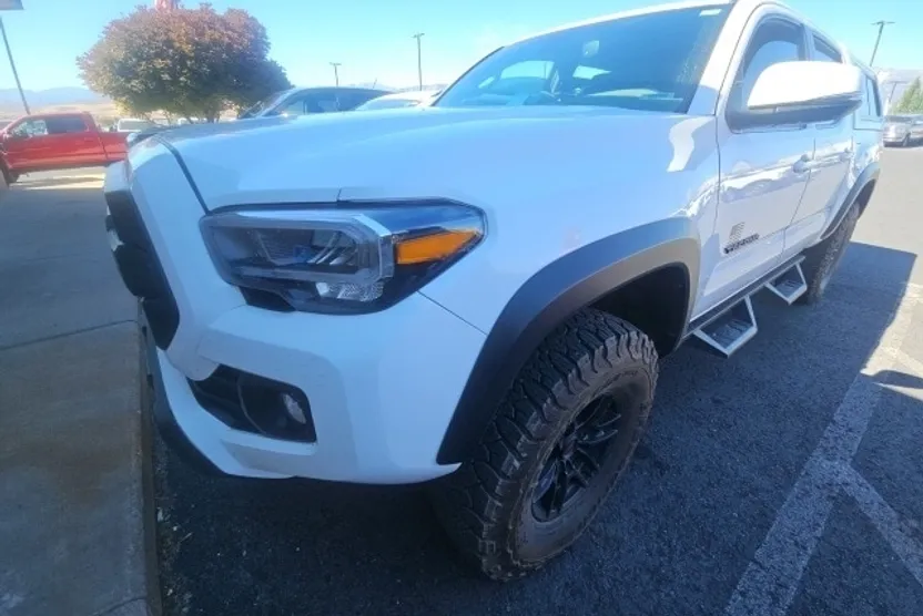 2022 Toyota Tacoma TRD Off-Road Double Cab photo 1