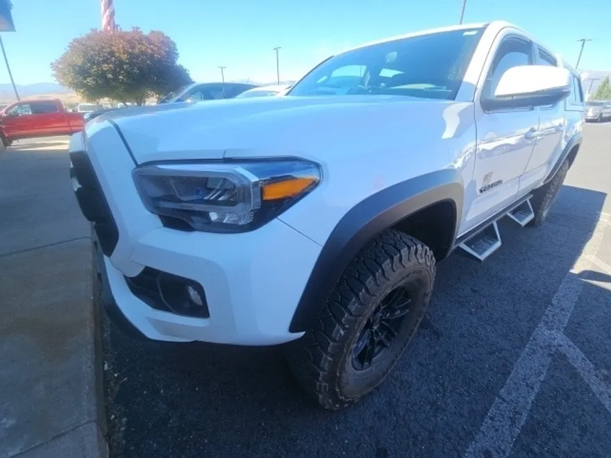 2022 Toyota Tacoma TRD Off-Road Double Cab photo 1