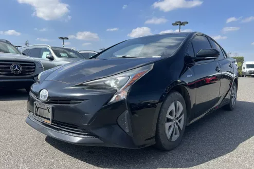 2017 Toyota Prius Three photo 2