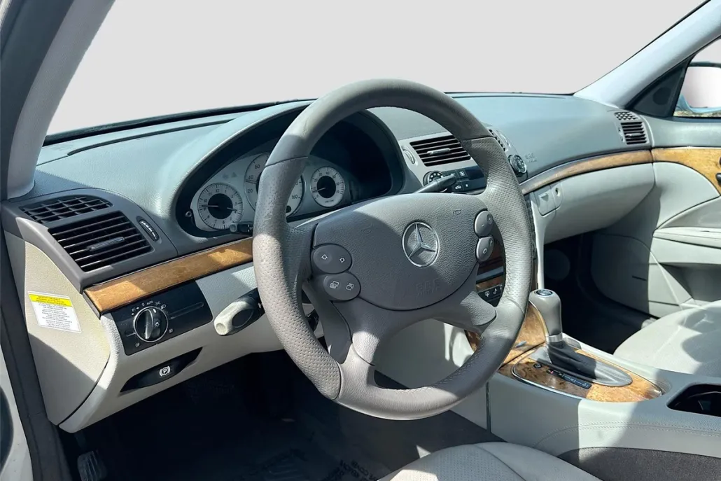 2009 Mercedes Benz E Sport photo 1