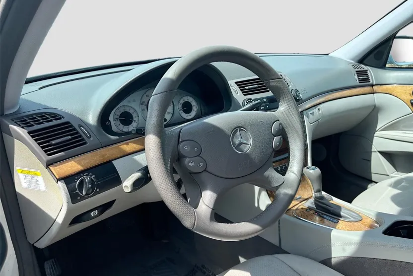 2009 Mercedes Benz E Sport photo 1