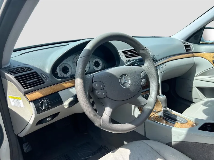 2009 Mercedes Benz E Sport photo 1