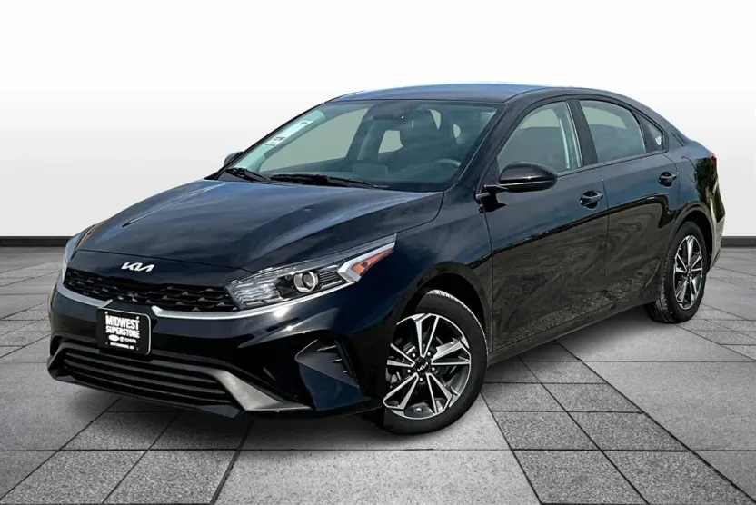 2024 Kia Forte LXS photo 1