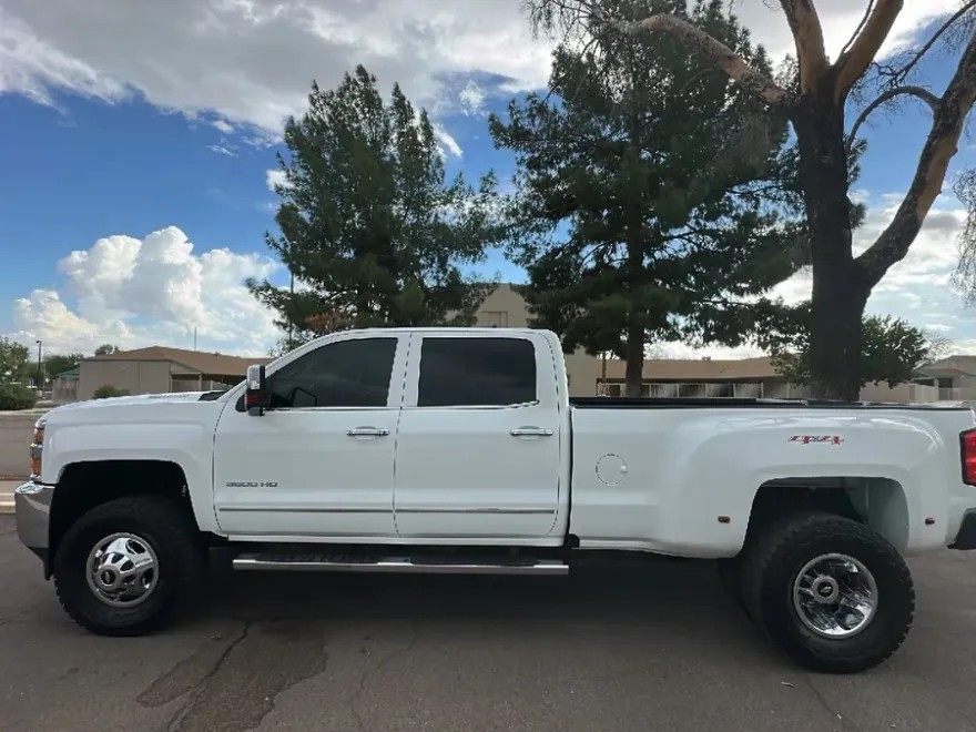 2016 Chevrolet Silverado 3500HD LTZ photo 1