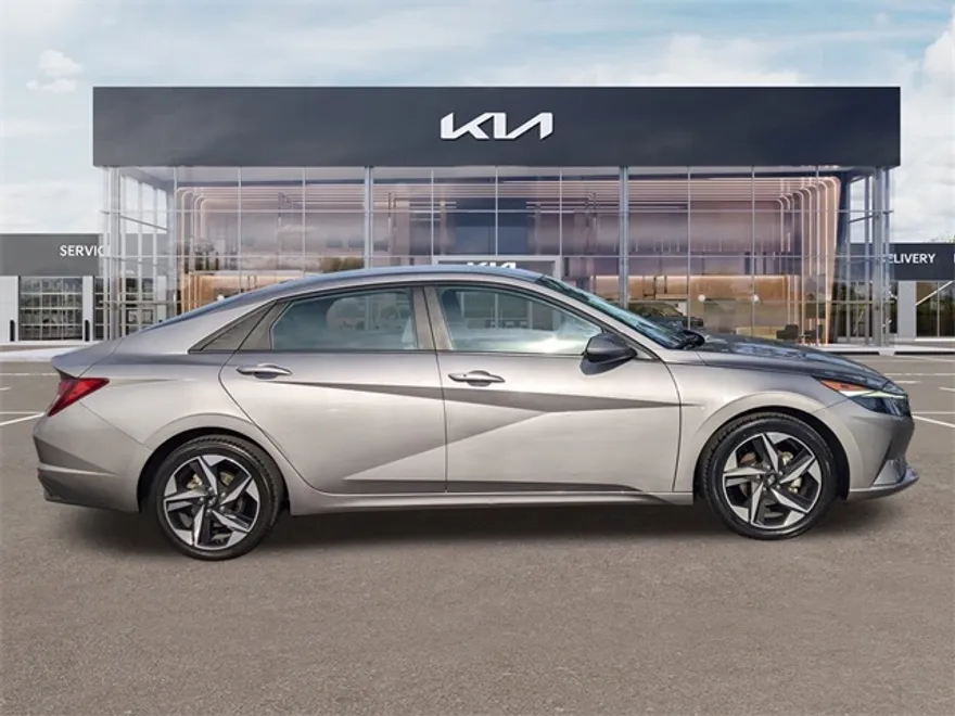 2023 Hyundai Elantra SEL photo 1