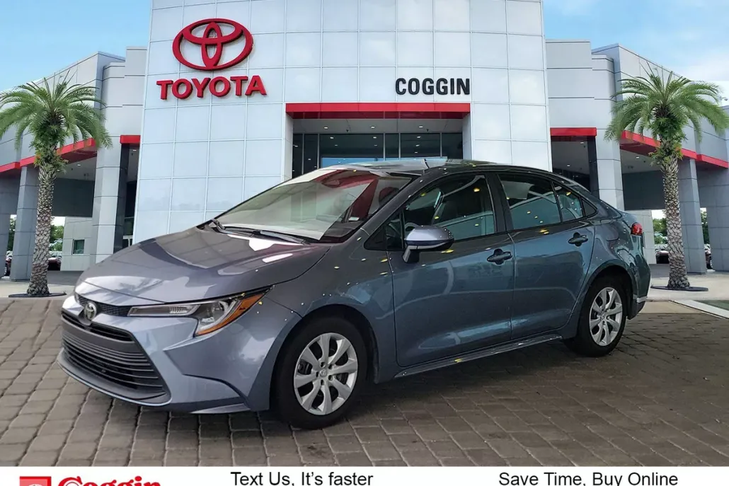 2024 Toyota Corolla LE photo 1