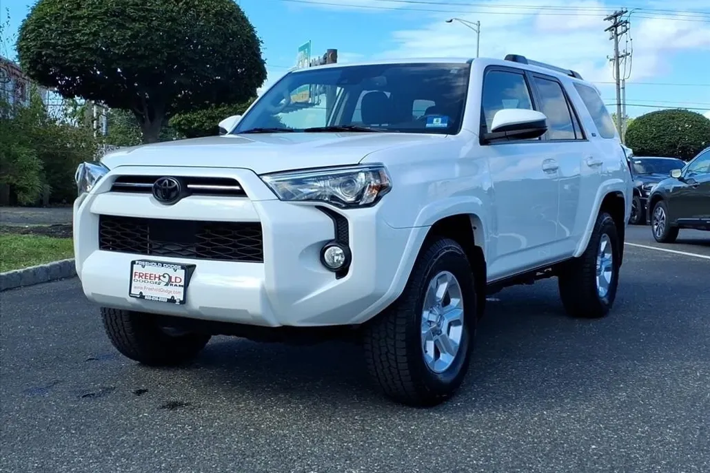2020 Toyota 4Runner SR5 photo 1