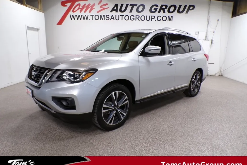 2019 Nissan Pathfinder Platinum photo 1