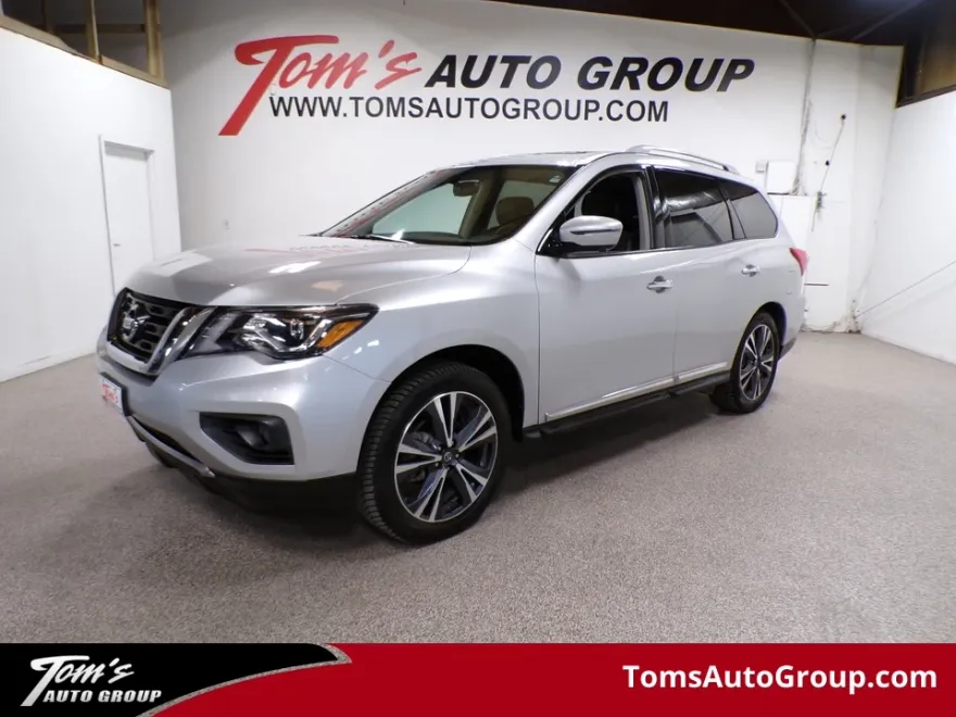 2019 Nissan Pathfinder Platinum photo 1