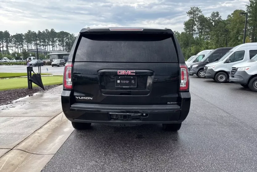 2017 Gmc Yukon SLE photo 1