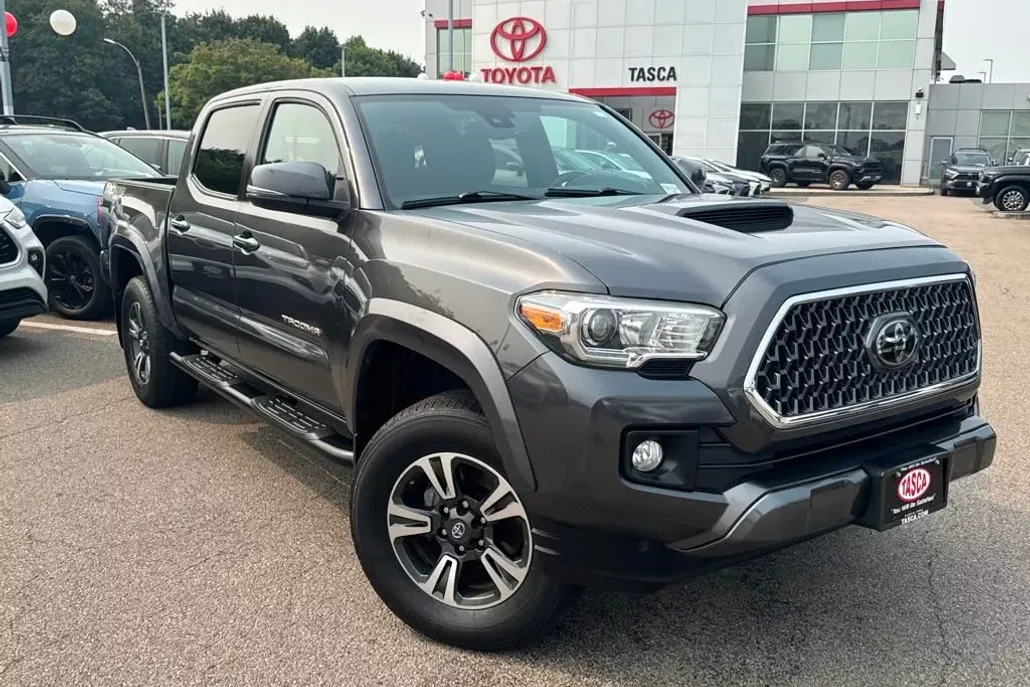 2019 Toyota Tacoma TRD Sport photo 1