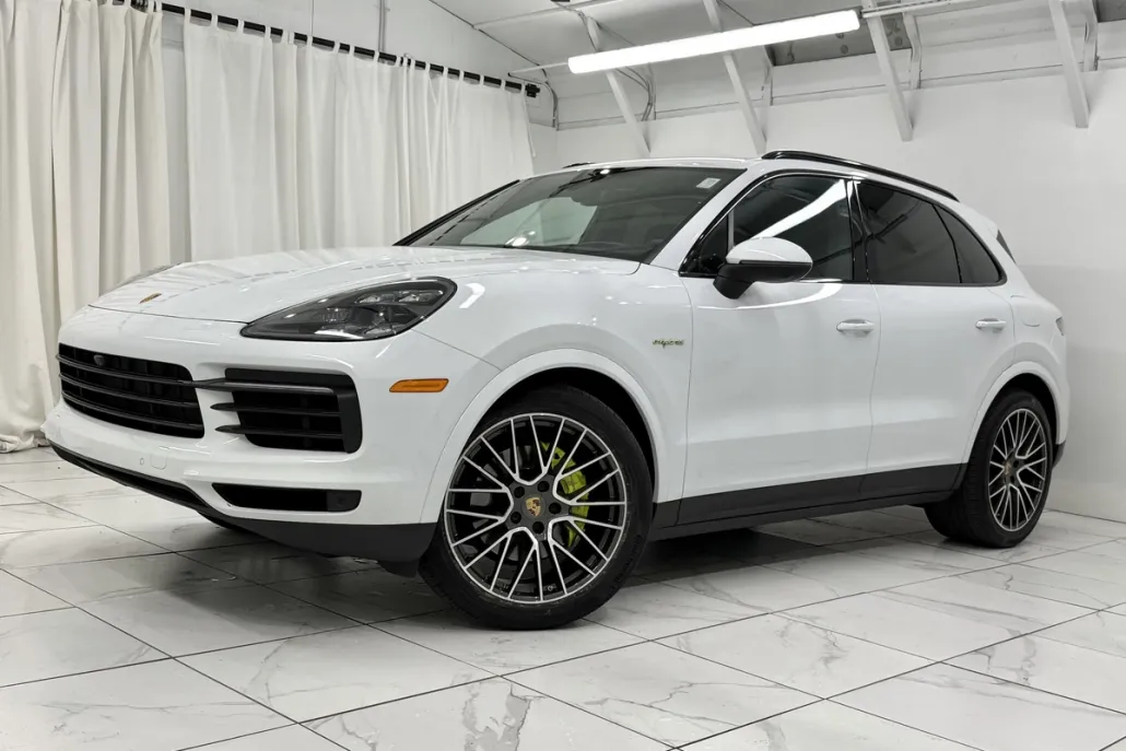 2022 Porsche Cayenne E-Hybrid photo 1