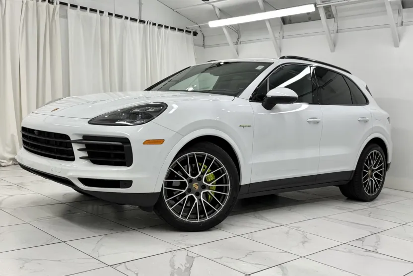 2022 Porsche Cayenne E-Hybrid photo 1
