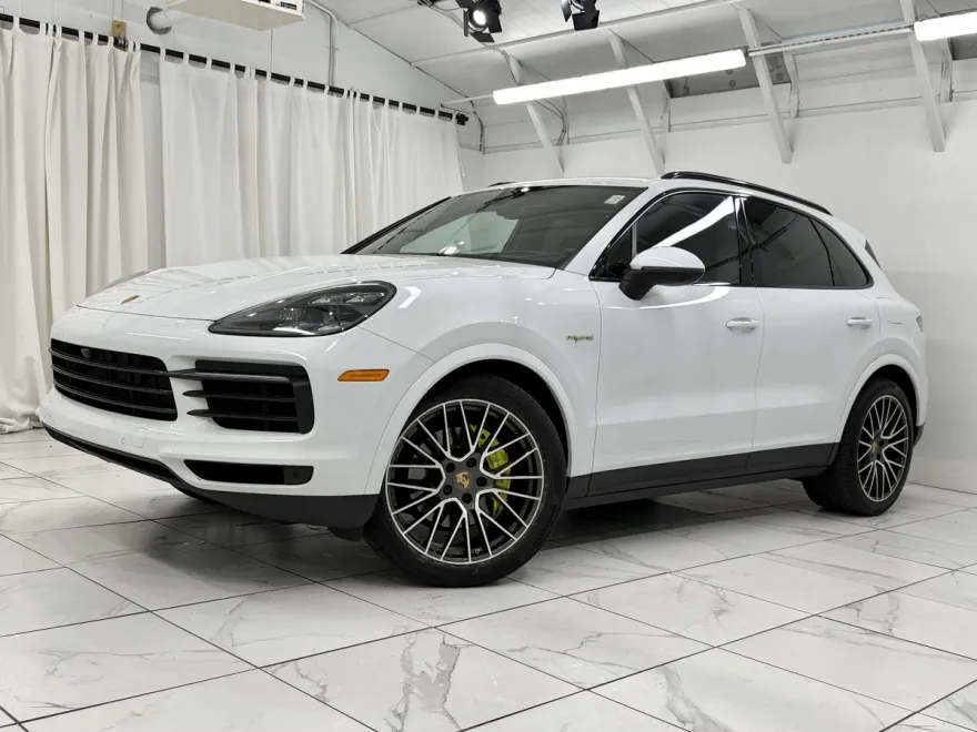 2022 Porsche Cayenne E-Hybrid photo 1