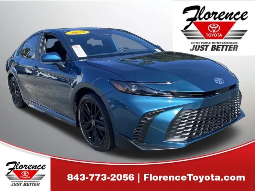 2025 Toyota Camry SE photo 1