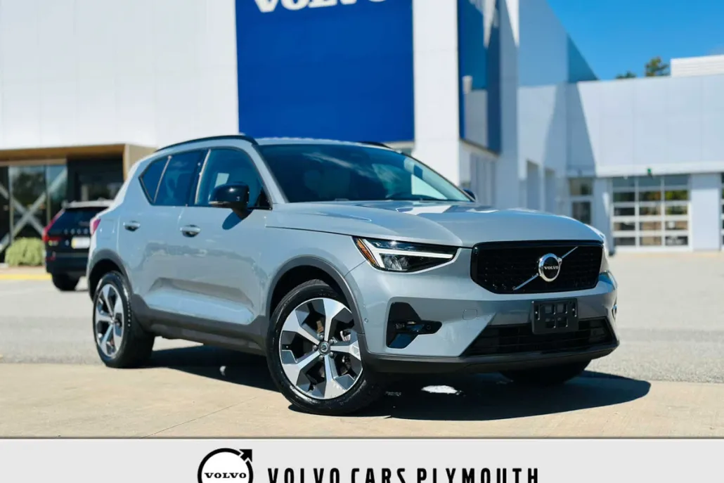 2023 Volvo XC40 AWD Plus photo 1