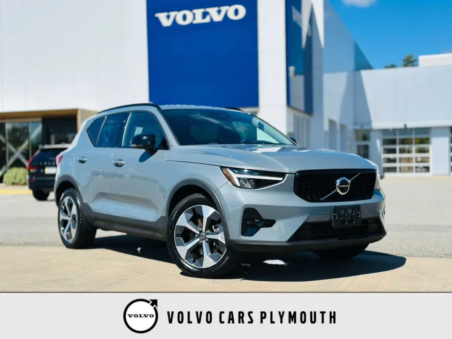 2023 Volvo XC40 AWD Plus photo 1