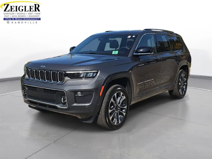 2023 Jeep Grand Cherokee Overland photo 1