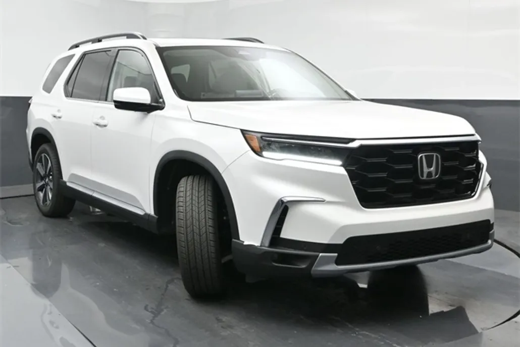 2025 Honda Pilot Touring photo 1