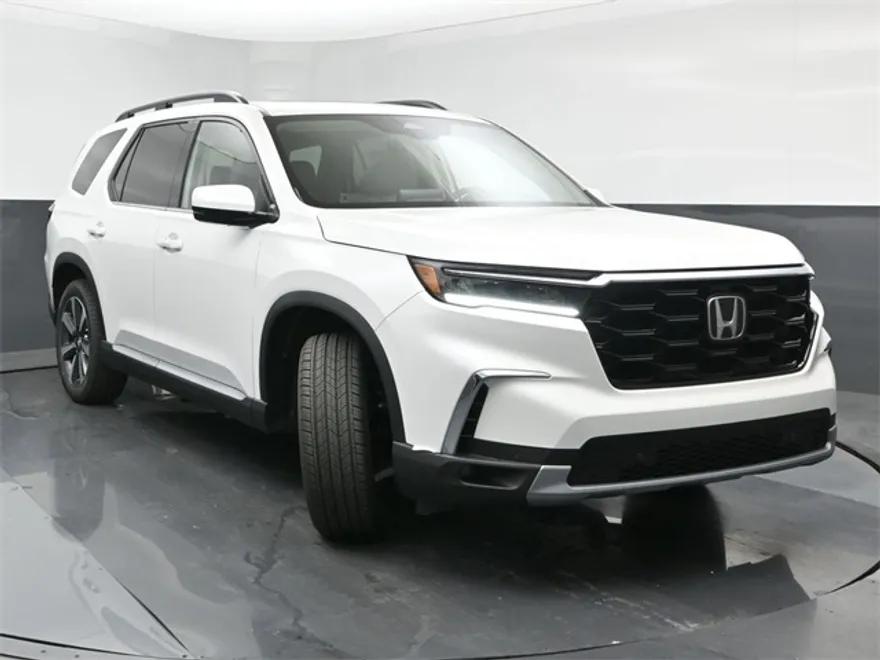 2025 Honda Pilot Touring photo 1