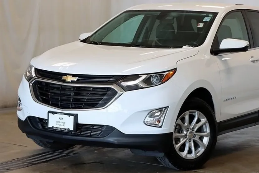 2019 Chevrolet Equinox LT photo 1