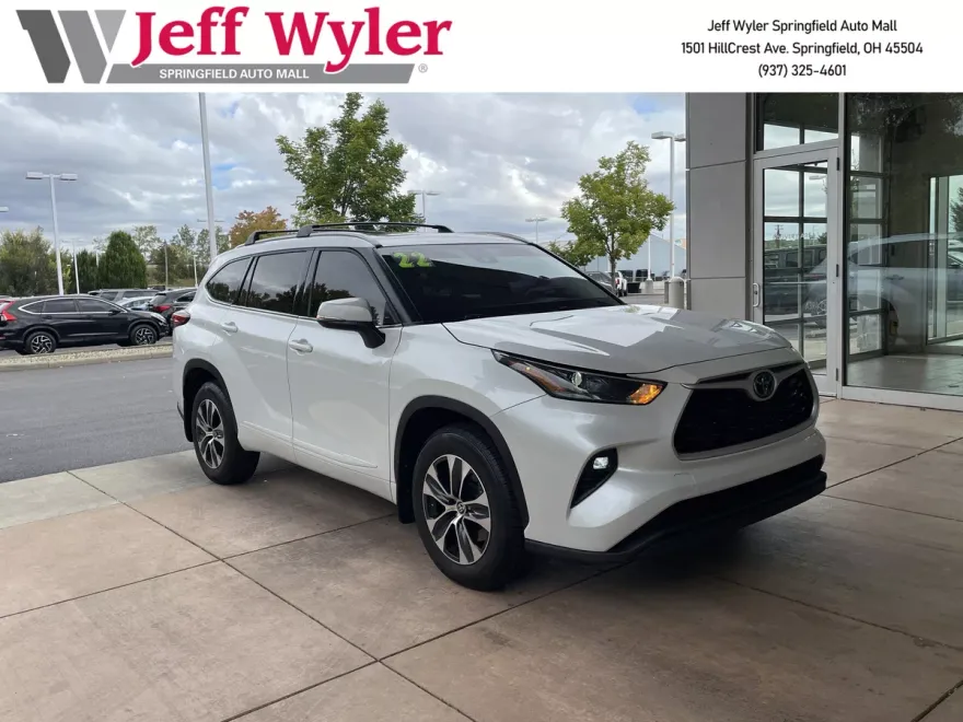 2022 Toyota Highlander XLE photo 1