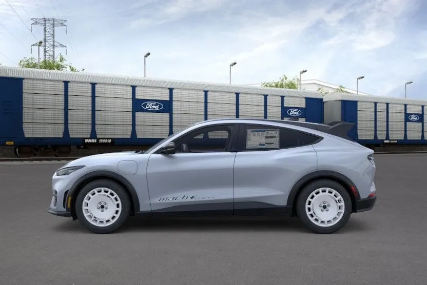 2025 Ford Mustang Mach-E GT photo 1