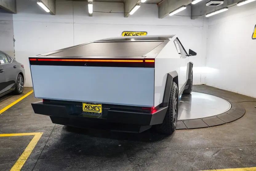 2024 Tesla Cybertruck photo 1