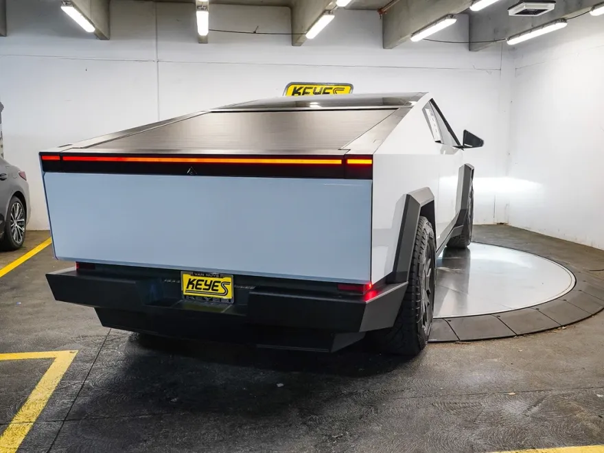 2024 Tesla Cybertruck photo 1