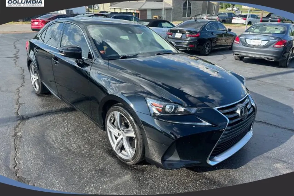 2019 Lexus IS 300 photo 1