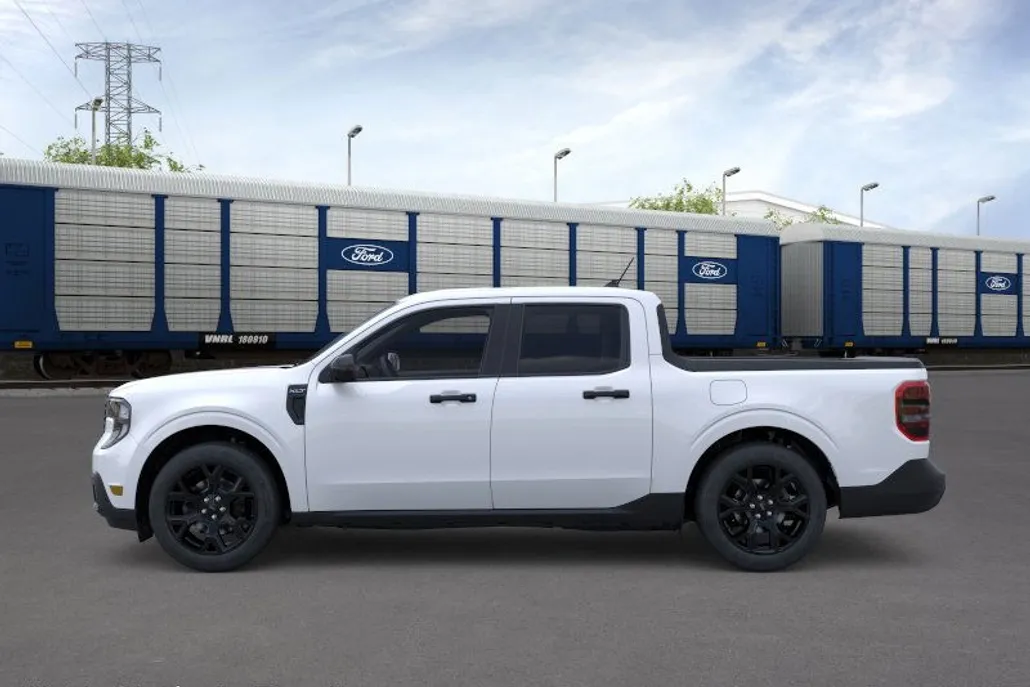 2025 Ford Maverick XLT photo 1