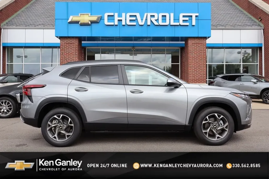 2025 Chevrolet Trax LT photo 1