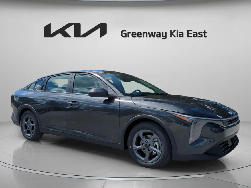 2025 Kia K4 LXS photo 1
