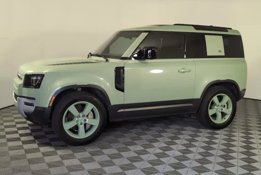 2023 Land Rover Defender photo 1