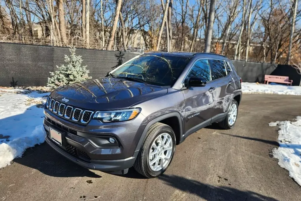 2023 Jeep Compass Latitude Lux photo 1
