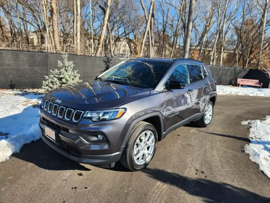 2023 Jeep Compass Latitude Lux photo 1