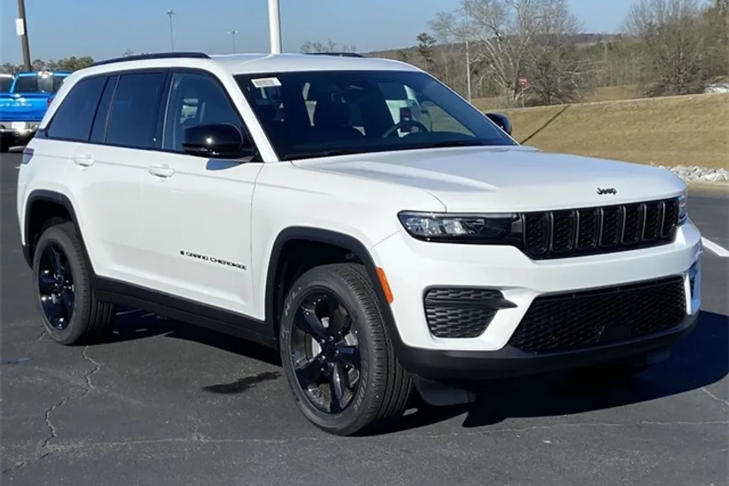 2025 Jeep Grand Cherokee Altitude photo 1