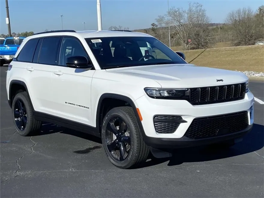 2025 Jeep Grand Cherokee Altitude photo 1