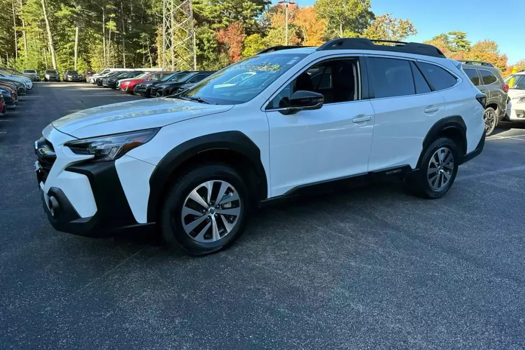 2023 Subaru Outback Premium photo 1