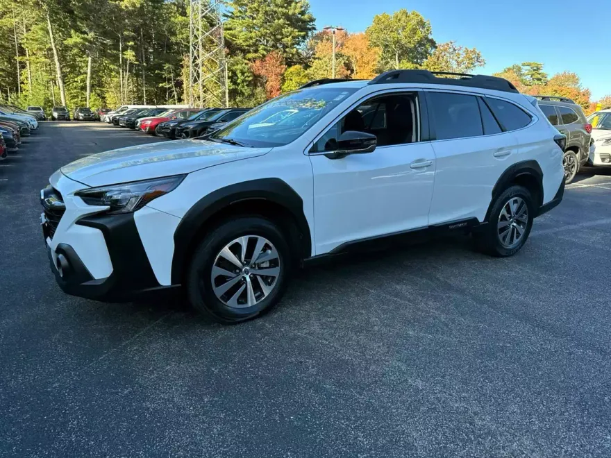 2023 Subaru Outback Premium photo 1