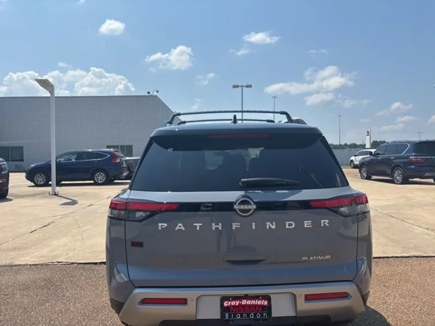 2025 Nissan Pathfinder Platinum photo 1
